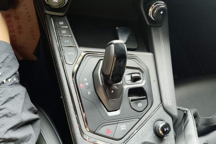Used Lynk & Co 01 2021 2.0TD Four-Wheel Drive Hype-Halo Gear Lever