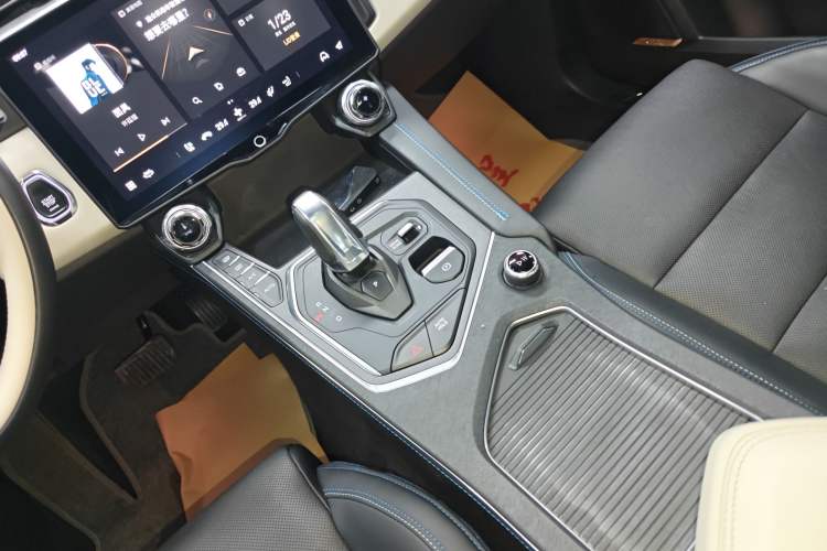 Used Lynk & Co 01 2021 2.0TD Two-Wheel Drive Zhaopu Pro Gear Lever