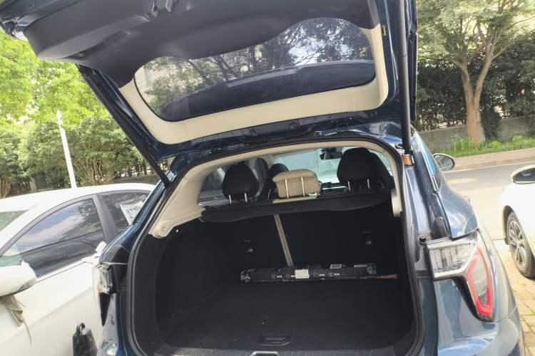 Used Lynk & Co 01 2021 2.0TD Two-Wheel Drive Zhaopu Pro Trunk