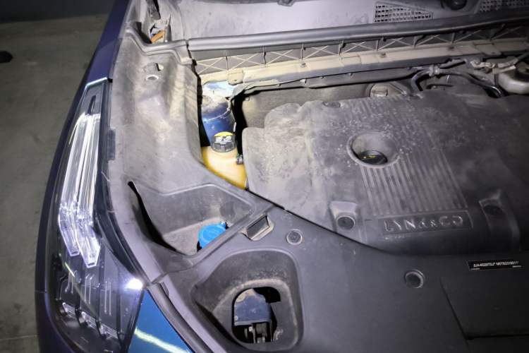 Used Lynk & Co 01 2021 2.0TD Two-Wheel-Drive Pro Trim Engine Bay Right
