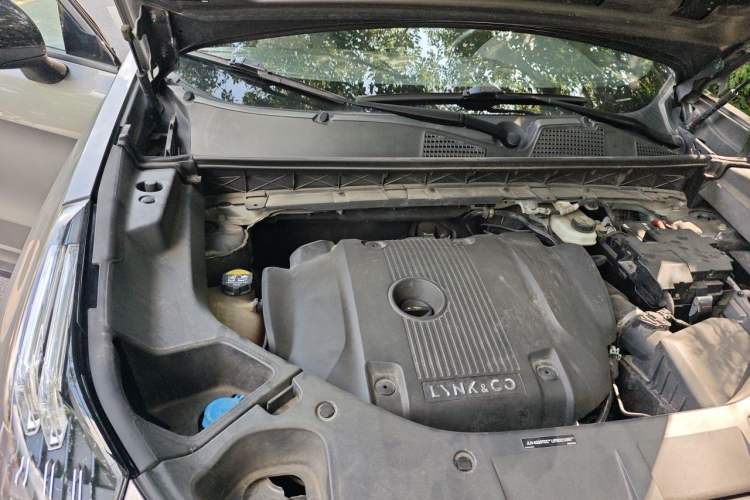 Used Lynk & Co 01 2021 2.0TD Four-Wheel Drive Hype-Halo Engine Bay Right