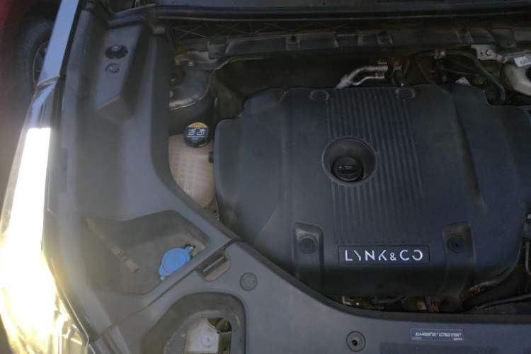 Used Lynk & Co 01 2021 2.0TD Four-Wheel Drive Hype-Halo Engine Bay Right