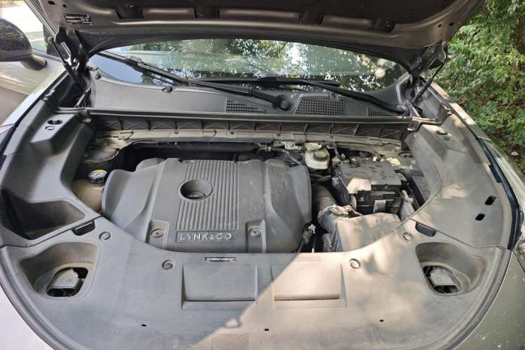 Used Lynk & Co 01 2021 2.0TD Four-Wheel Drive Hype-Halo Engine Bay