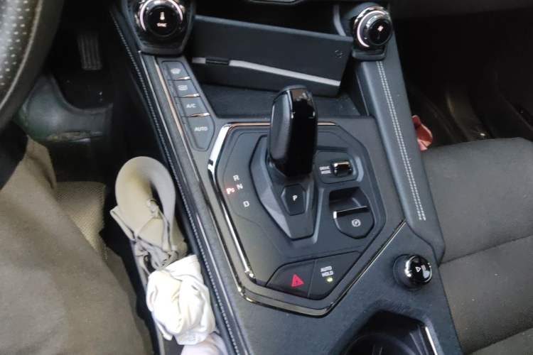 Used Lynk & Co 01 2021 2.0TD Four-Wheel Drive Hype-Halo Gear Lever