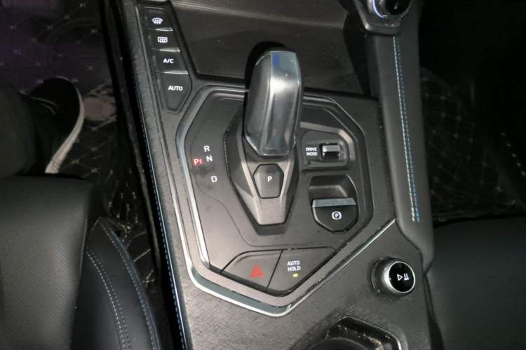 Used Lynk & Co 01 2021 2.0TD Two-Wheel-Drive Pro Trim Gear Lever