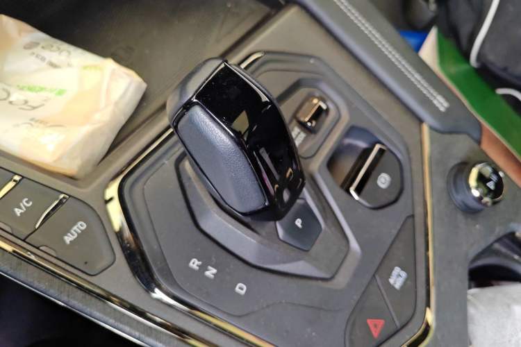 Used Lynk & Co 01 2021 2.0TD Four-Wheel Drive Hype-Halo Gear Lever