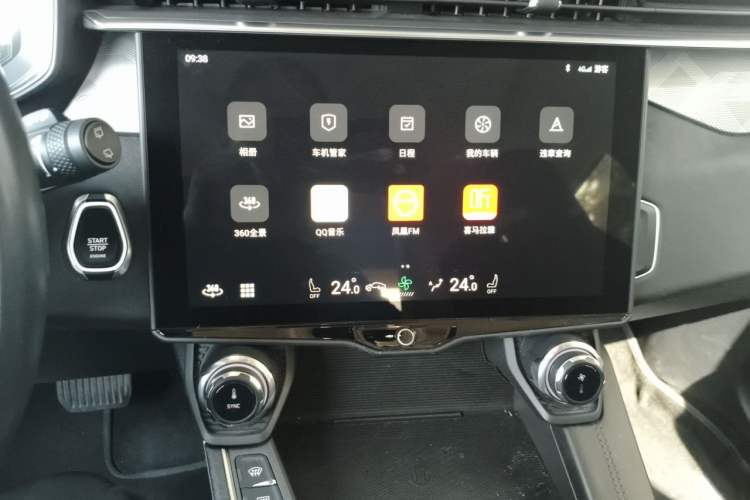Used Lynk & Co 01 2021 2.0TD Two-Wheel-Drive Pro Trim Audio And AC Panel