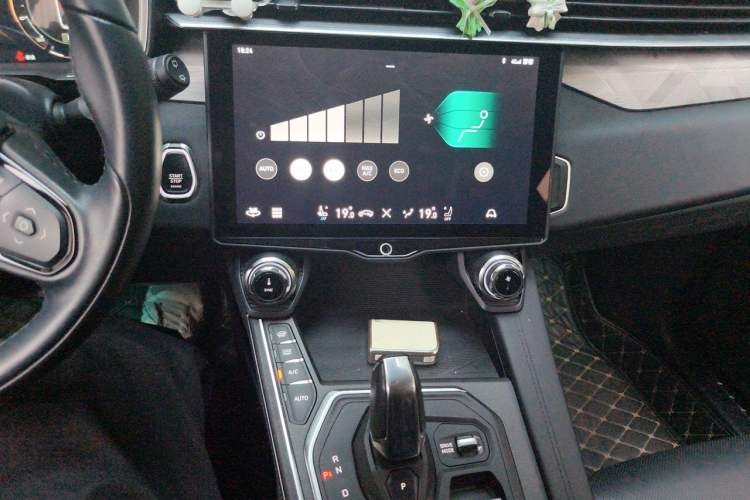 Used Lynk & Co 01 2021 2.0TD Two-Wheel-Drive Pro Trim Audio And AC Panel