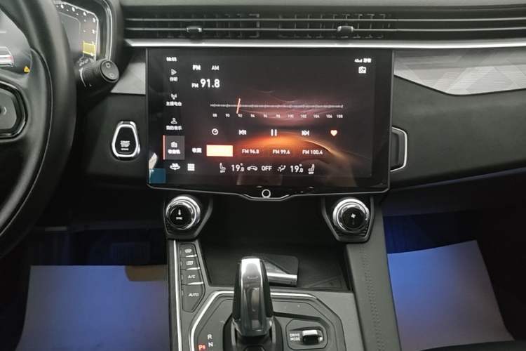 Used Lynk & Co 01 2021 2.0TD Two-Wheel-Drive Pro Trim Audio And AC Panel