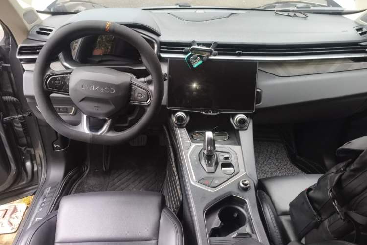 Used Lynk & Co 01 2021 2.0TD Two-Wheel-Drive Pro Trim Center Console