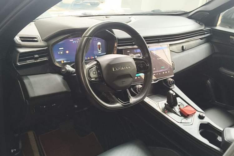 Used Lynk & Co 01 2021 2.0TD Four-Wheel Drive Hype-Halo Center Console