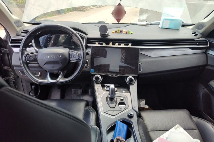 Used Lynk & Co 01 2021 2.0TD Two-Wheel-Drive Pro Trim Center Console