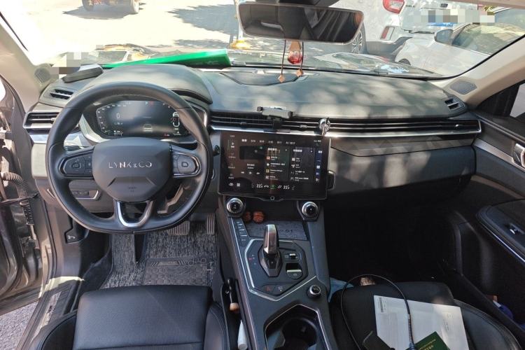 Used Lynk & Co 01 2021 2.0TD Two-Wheel-Drive Pro Trim Center Console