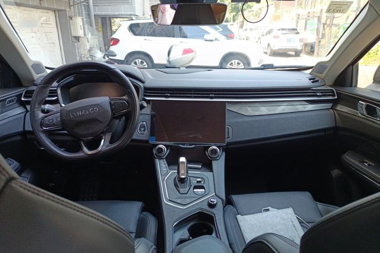 Used Lynk & Co 01 2021 2.0TD Two-Wheel-Drive Pro Trim Center Console