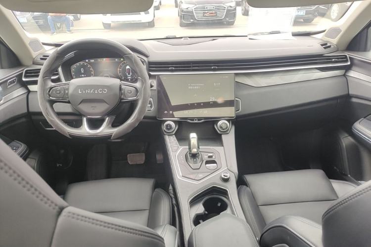 Used Lynk & Co 01 2021 2.0TD Two-Wheel-Drive Pro Trim Center Console