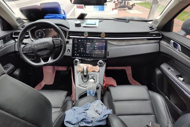 Used Lynk & Co 01 2021 2.0TD Two-Wheel-Drive Pro Trim Center Console