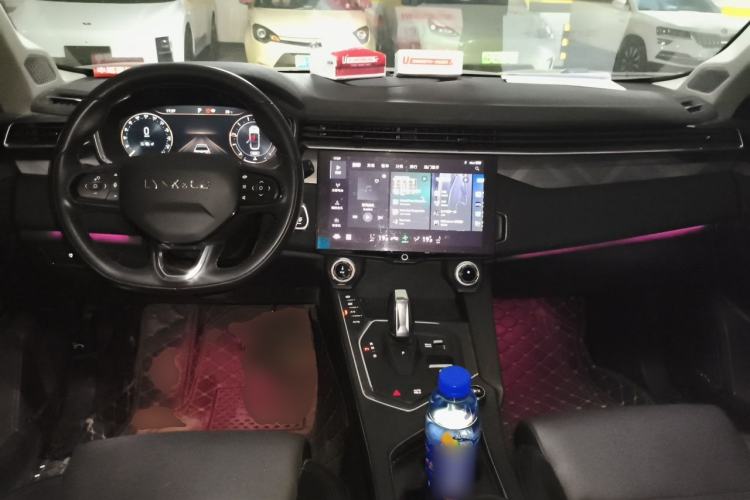 Used Lynk & Co 01 2021 2.0TD Two-Wheel-Drive Pro Trim Center Console