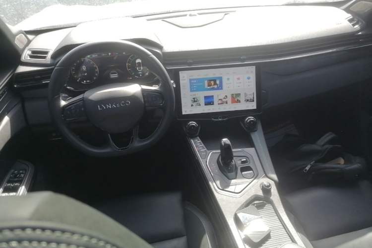 Used Lynk & Co 01 2021 2.0TD Four-Wheel Drive Hype-Halo Center Console