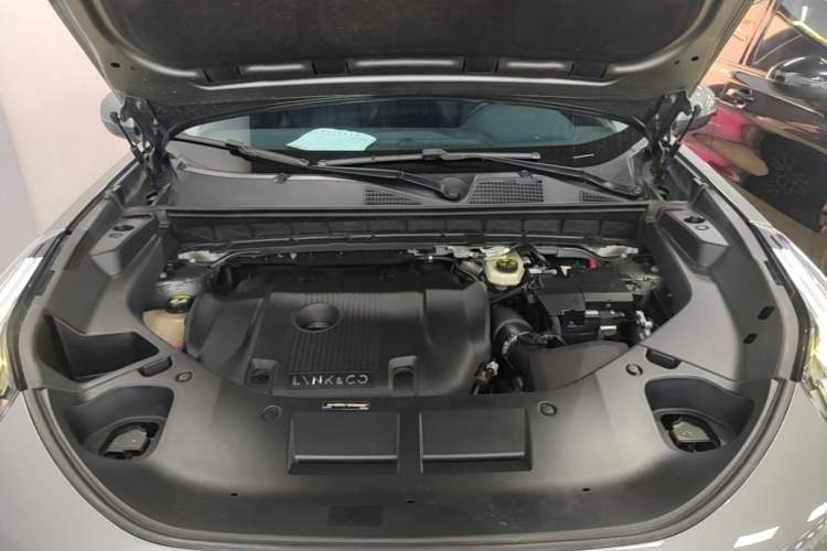 Used Lynk & Co 01 2021 2.0TD Two-Wheel-Drive Pro Trim Engine Bay