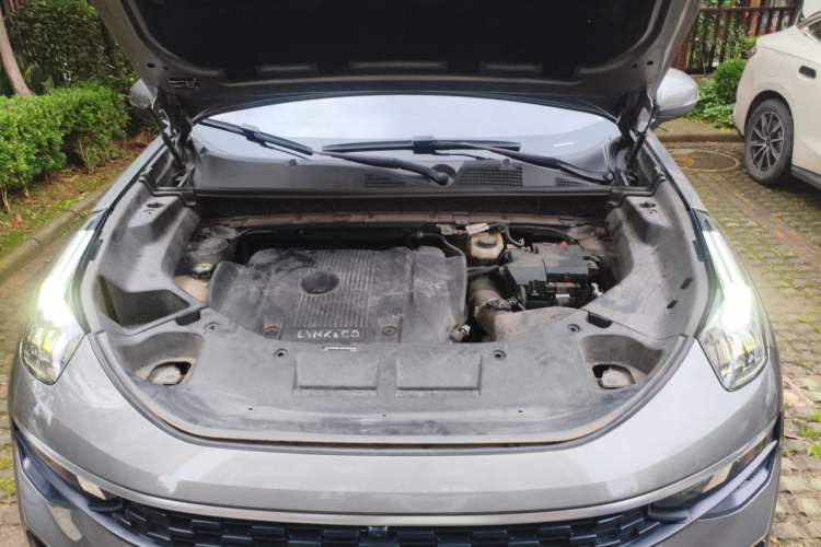 Used Lynk & Co 01 2021 2.0TD Two-Wheel-Drive Pro Trim Engine Bay