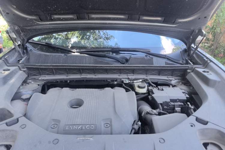 Used Lynk & Co 01 2021 2.0TD Two-Wheel-Drive Pro Trim Engine Bay