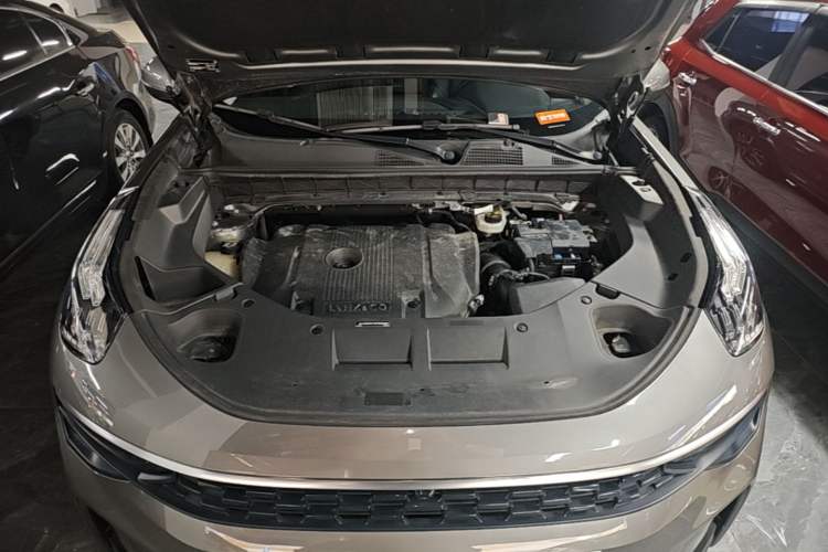 Used Lynk & Co 01 2021 2.0TD Two-Wheel-Drive Pro Trim Engine Bay
