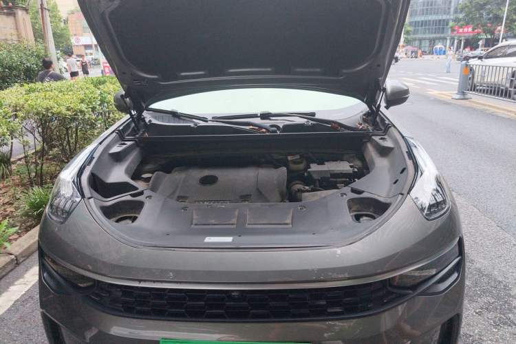 Used Lynk & Co 01 2021 2.0TD Two-Wheel-Drive Pro Trim Engine Bay