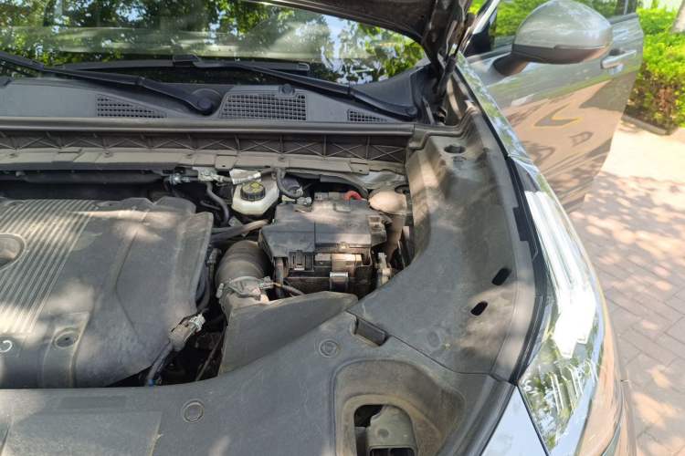 Used Lynk & Co 01 2021 2.0TD Two-Wheel-Drive Pro Trim Engine Bay Left