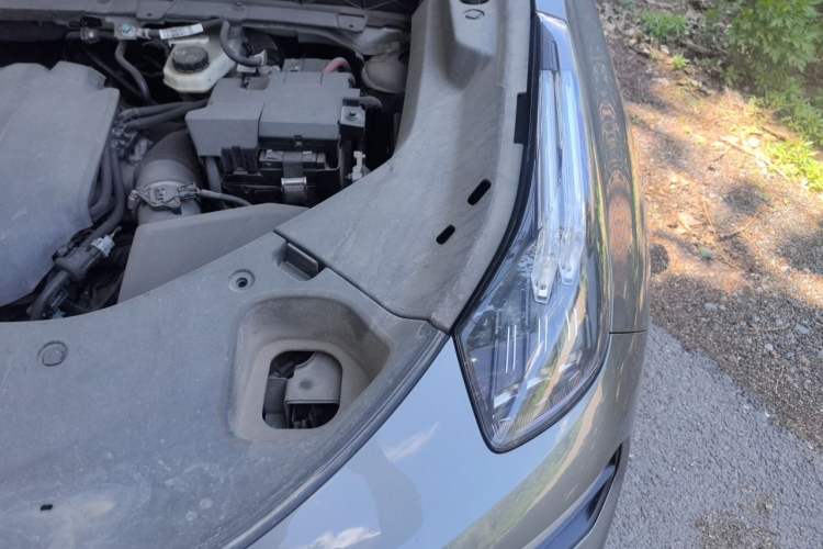 Used Lynk & Co 01 2021 2.0TD Two-Wheel-Drive Pro Trim Engine Bay Left