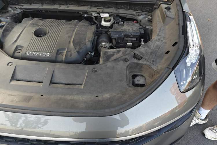 Used Lynk & Co 01 2021 2.0TD Two-Wheel-Drive Pro Trim Engine Bay Left
