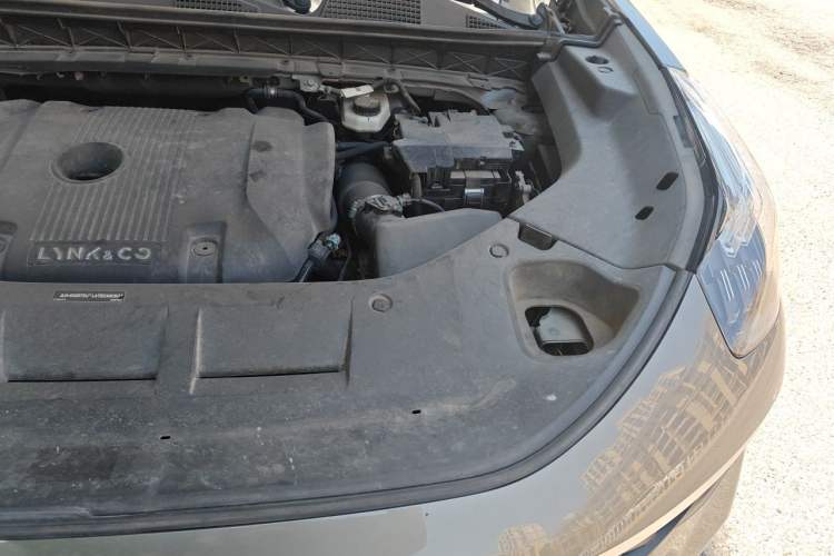 Used Lynk & Co 01 2021 2.0TD Two-Wheel-Drive Pro Trim Engine Bay Left