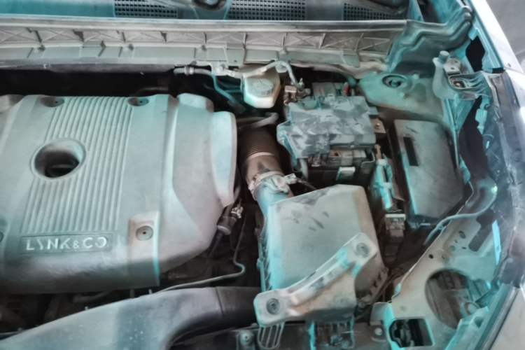 Used Lynk & Co 01 2021 2.0TD Four-Wheel Drive Hype-Halo Engine Bay Left