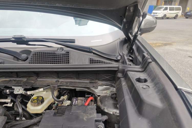 Used Lynk & Co 01 2021 2.0TD Two-Wheel-Drive Pro Trim Engine Bay Left