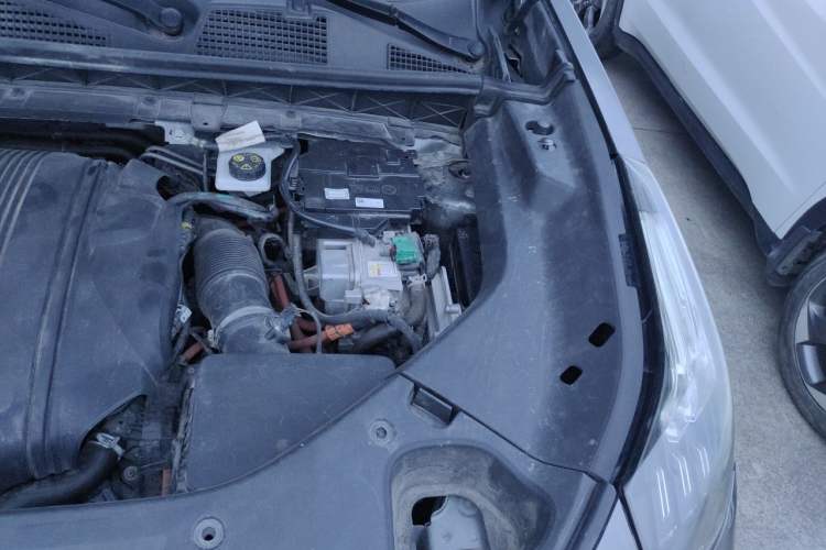 Used Lynk & Co 01 2021 2.0TD Two-Wheel-Drive Pro Trim Engine Bay Left