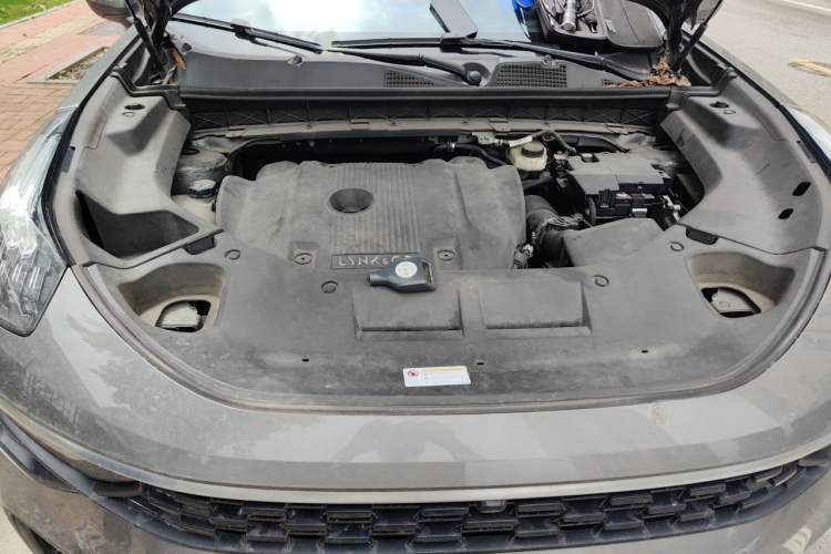 Used Lynk & Co 01 2021 2.0TD Two-Wheel-Drive Pro Trim Engine Bay