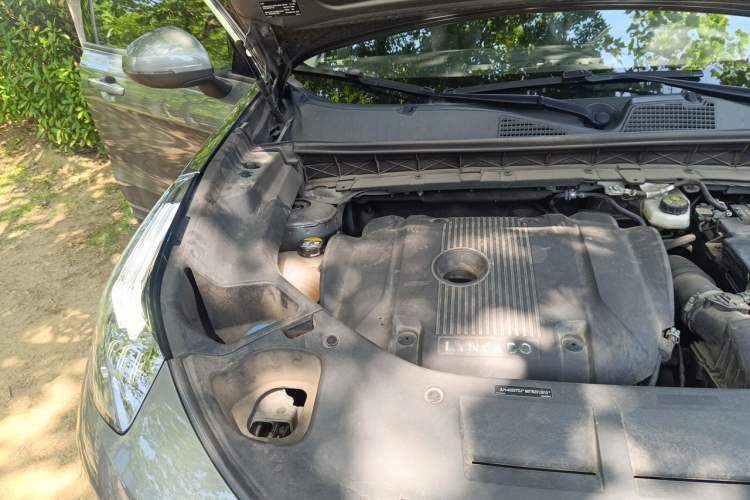 Used Lynk & Co 01 2021 2.0TD Two-Wheel-Drive Pro Trim Engine Bay Right