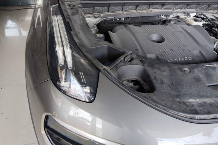 Used Lynk & Co 01 2021 2.0TD Two-Wheel-Drive Pro Trim Engine Bay Right