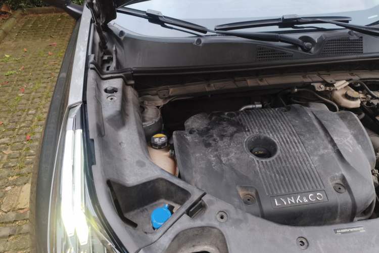 Used Lynk & Co 01 2021 2.0TD Two-Wheel-Drive Pro Trim Engine Bay Right