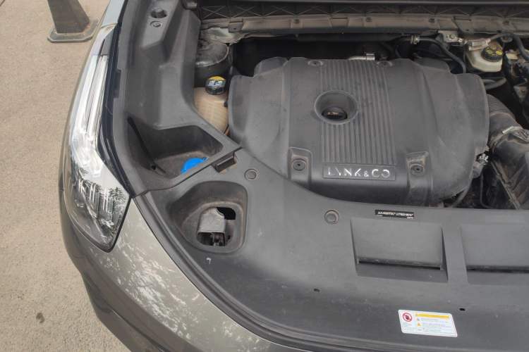 Used Lynk & Co 01 2021 2.0TD Four-Wheel Drive Hype-Halo Engine Bay Right
