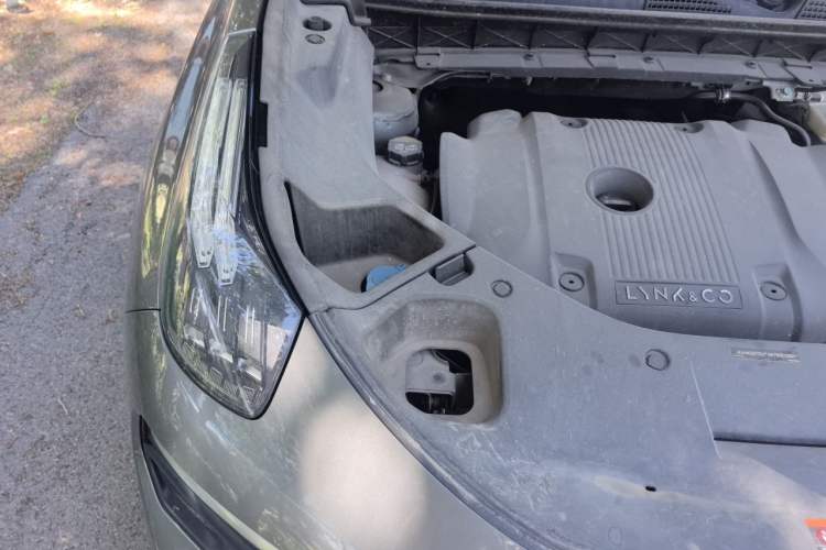 Used Lynk & Co 01 2021 2.0TD Two-Wheel-Drive Pro Trim Engine Bay Right