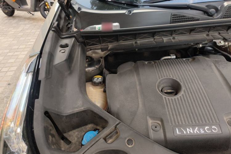 Used Lynk & Co 01 2021 2.0TD Two-Wheel-Drive Pro Trim Engine Bay Right