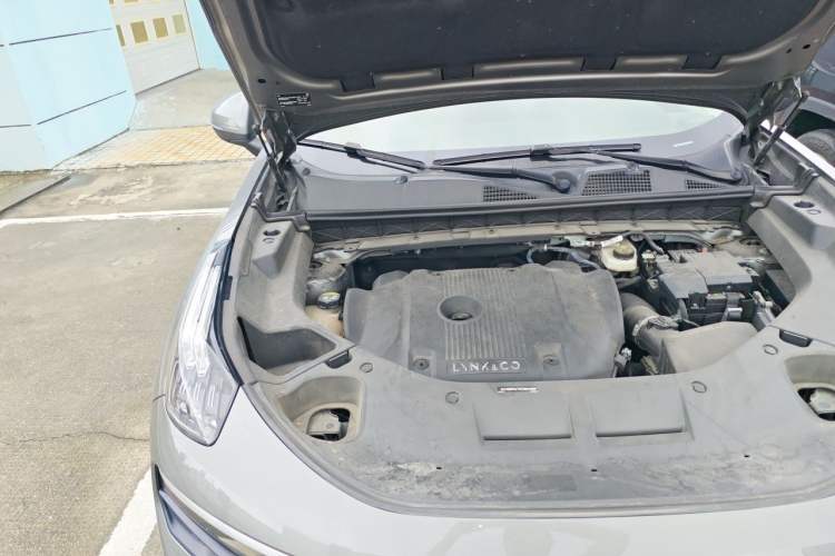 Used Lynk & Co 01 2021 2.0TD Two-Wheel-Drive Pro Trim Engine Bay Right