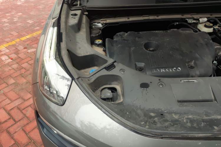 Used Lynk & Co 01 2021 2.0TD Two-Wheel-Drive Pro Trim Engine Bay Right