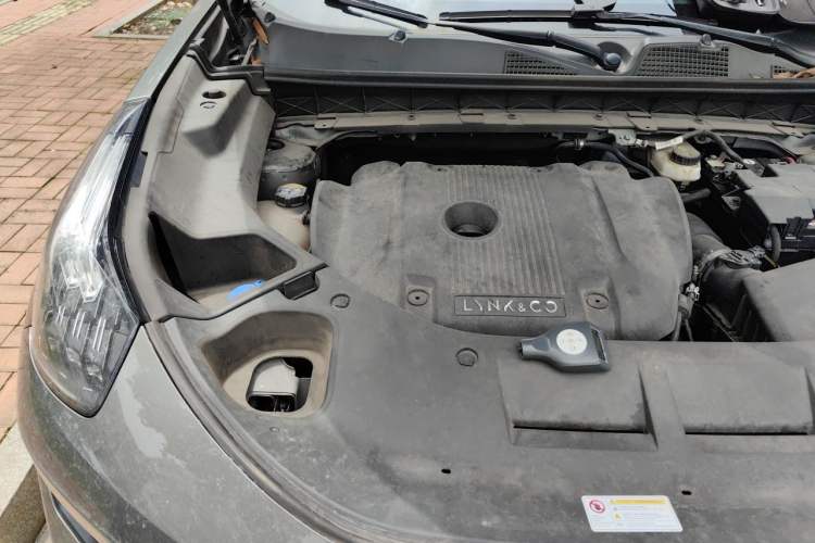 Used Lynk & Co 01 2021 2.0TD Two-Wheel-Drive Pro Trim Engine Bay Right