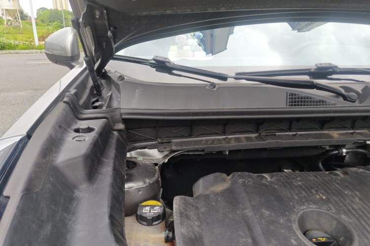 Used Lynk & Co 01 2021 2.0TD Two-Wheel-Drive Pro Trim Engine Bay Right