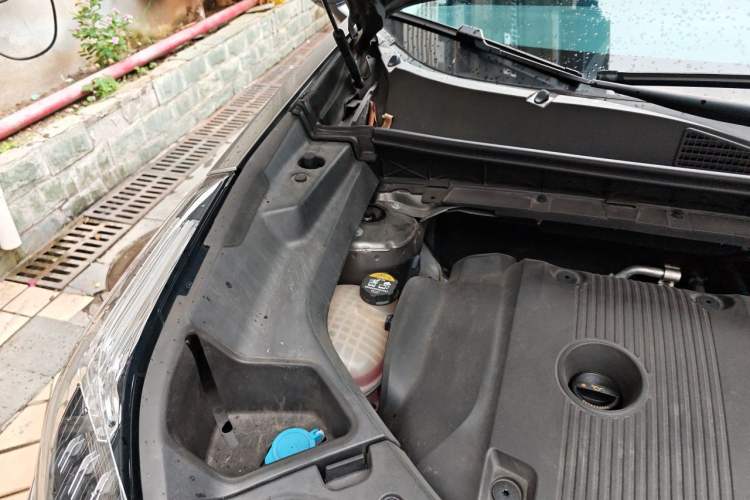 Used Lynk & Co 01 2021 2.0TD Two-Wheel-Drive Pro Trim Engine Bay Right