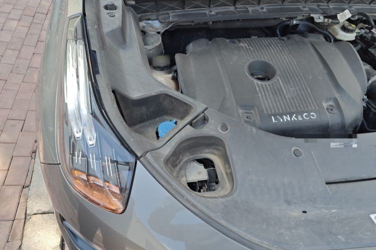 Used Lynk & Co 01 2021 2.0TD Two-Wheel-Drive Pro Trim Engine Bay Right