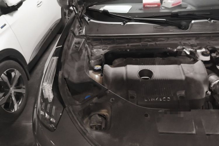 Used Lynk & Co 01 2021 2.0TD Two-Wheel-Drive Pro Trim Engine Bay Right
