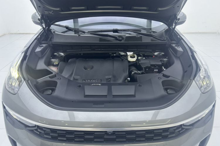 Used Lynk & Co 01 2021 2.0TD Two-Wheel-Drive Pro Trim Engine Bay