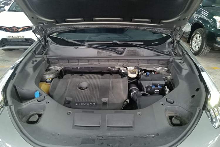 Used Lynk & Co 01 2021 2.0TD Two-Wheel-Drive Pro Trim Engine Bay